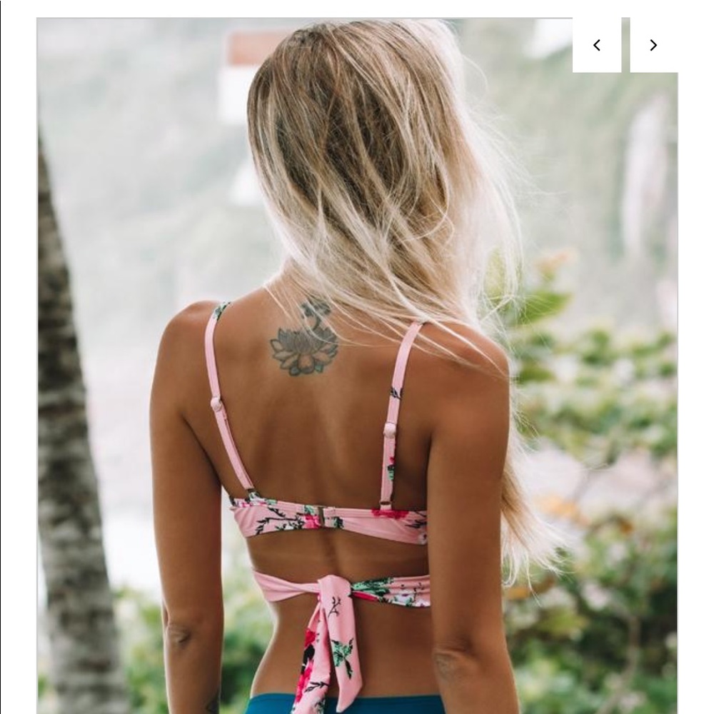 Bikini - Picture 2 of 3